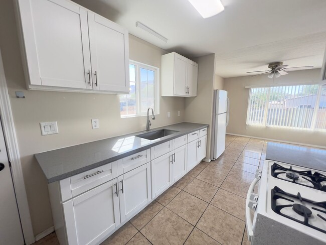 Building Photo - Newly Remodeled 3 bed/2 bath Home - Fully Gated!