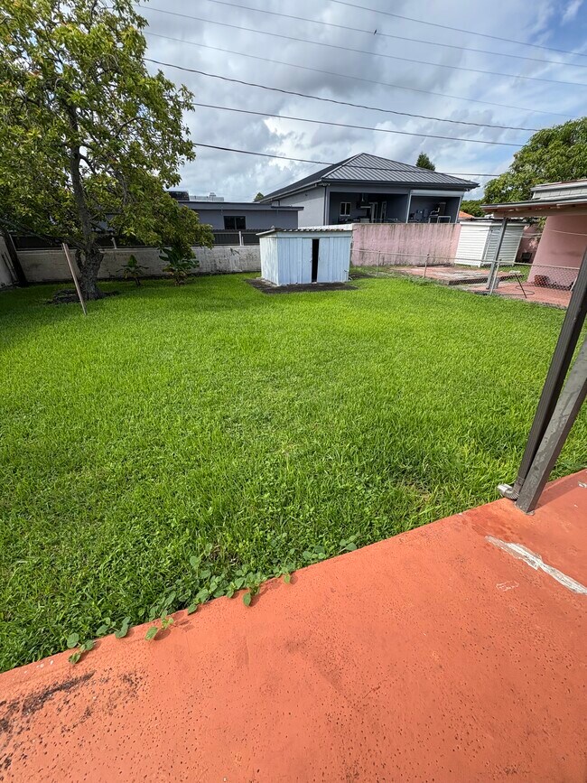 Foto del edificio - 3670 NW 18th Terrace
