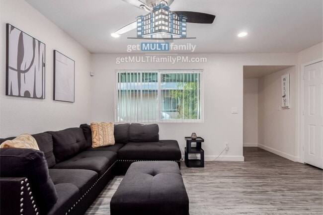Building Photo - 515 W Pebble Beach Dr