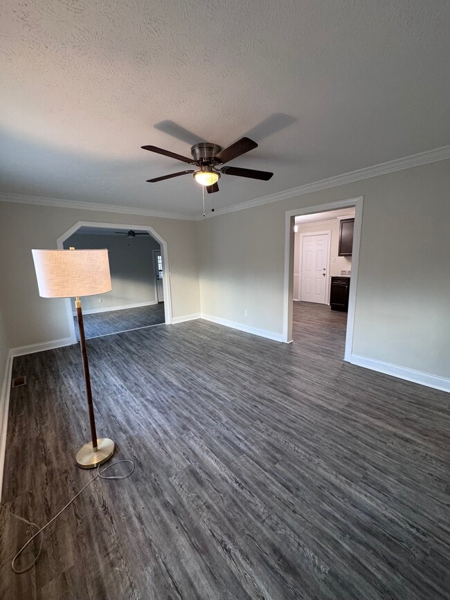 Building Photo - 4426 S Creek Dr