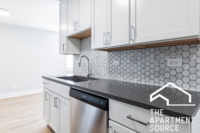 Building Photo - 540 W Aldine Ave