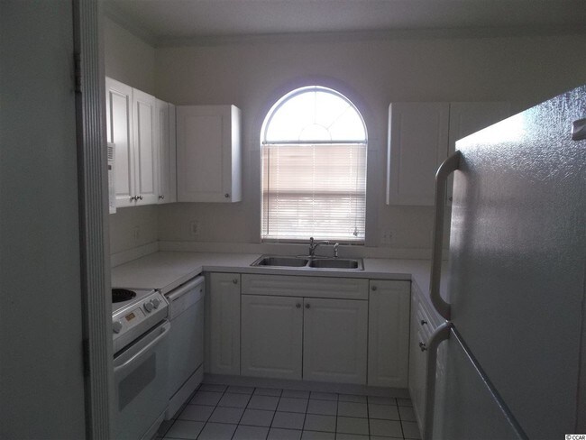 Building Photo - 4655 Magnolia St