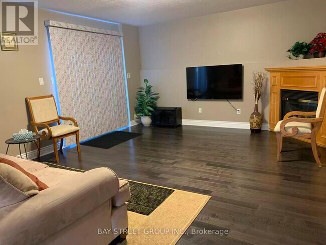 Photo du bâtiment - 578 Springwater Dr