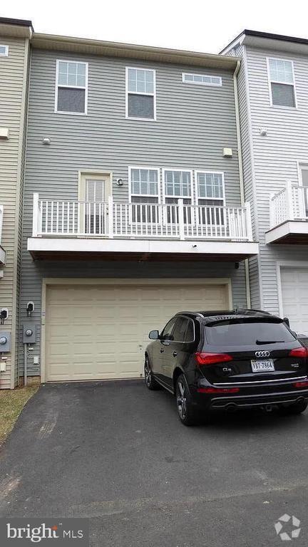 Building Photo - 44016 Etna Terrace