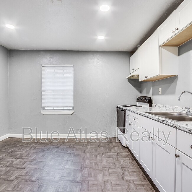Foto del edificio - 2215 Riverview Dr
