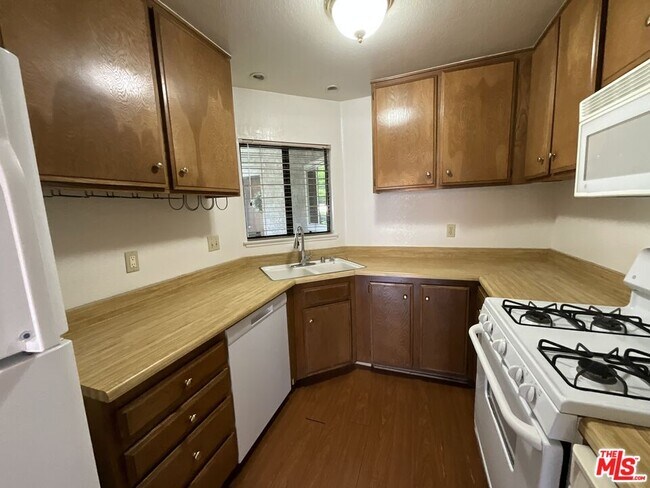 Foto del edificio - 9 Willowcrest Ln
