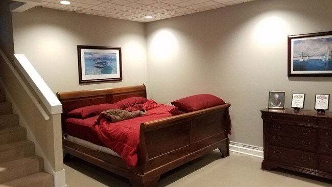 Plenty of room for large bed - 150 Spring Hollow Ct