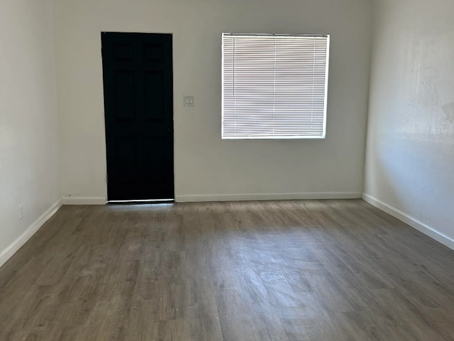 Building Photo - 646 N Desert Ave