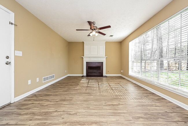 Building Photo - 1341 Birdsong Ln
