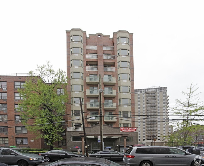 Building Photo - Maple Tower