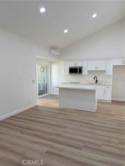 Foto del edificio - 23551 Ave La Caza