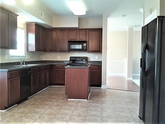 Building Photo - 7037 Oak Brook Terrace
