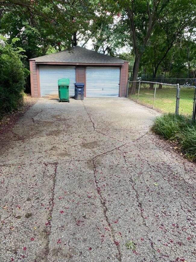 Building Photo - One bedroom duplex in Central Denton