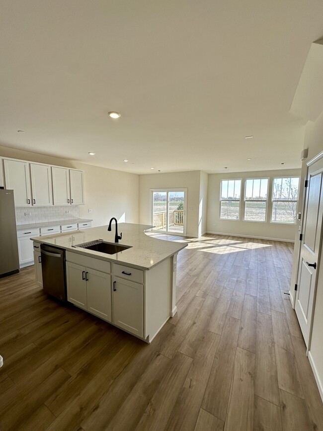 Building Photo - 5951 Hawkweed Dr