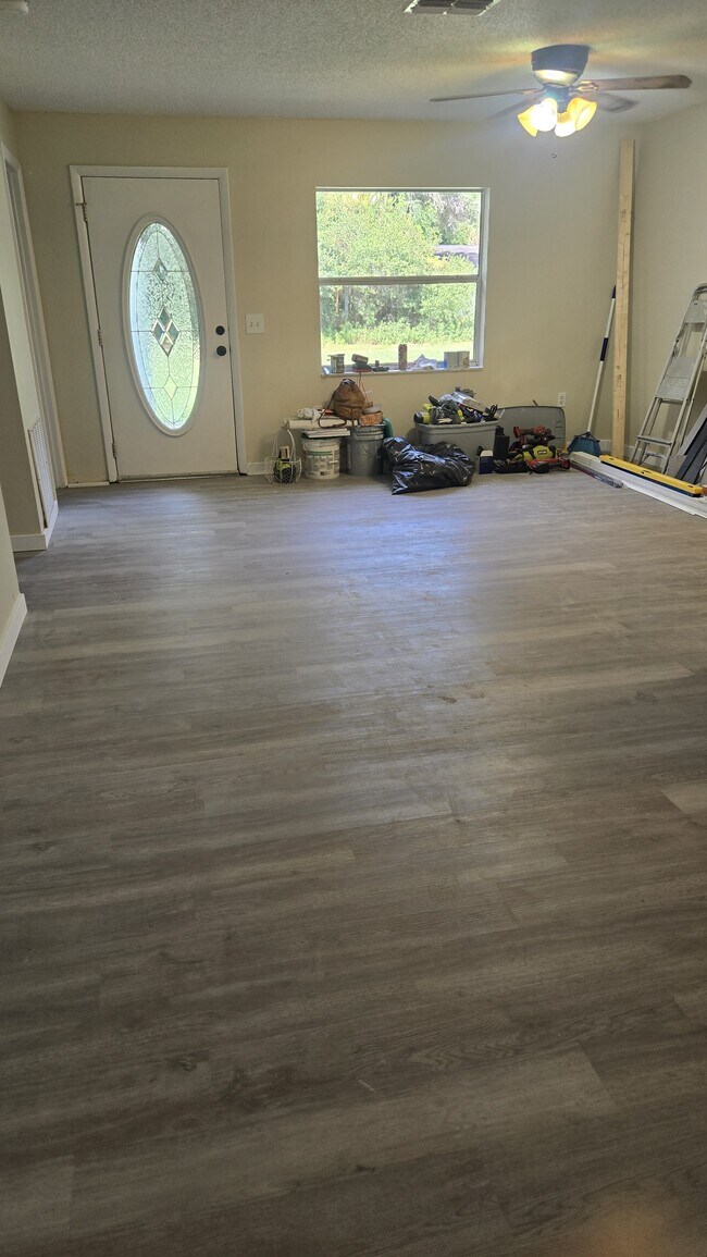 Building Photo - 8500 N Sue Marie Point