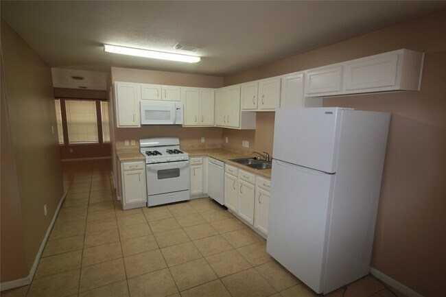 Foto del edificio - 6418 Mountain Pines Ln