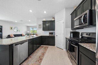 Building Photo - 301 Brody Ln