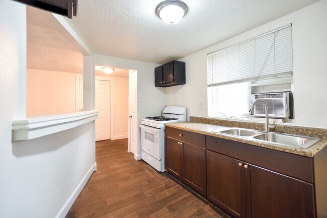 Building Photo - 330 N 900 W