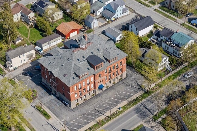 Building Photo - 77 Van Dam St
