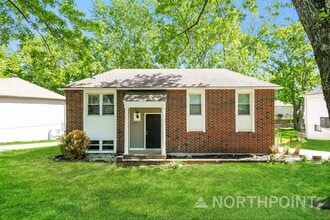 Building Photo - 2713 NW Pembroke Pl