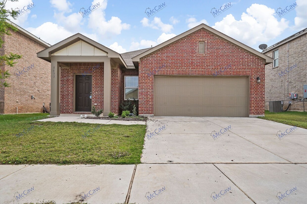 Primary Photo - Wonderful 3/2/2 in Crowley! **MOVE-IN SPEC...