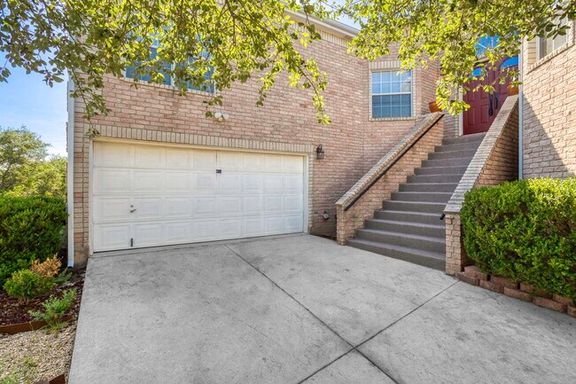 Building Photo - 723 Sendera St