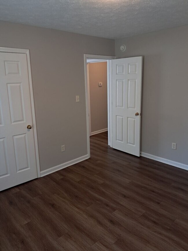 Foto del edificio - 2 Bedroom and 1 Bathroom Duplex