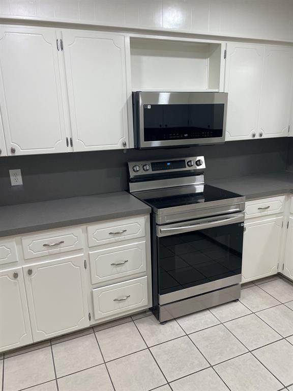 Foto del edificio - 300 Evergreen Cir