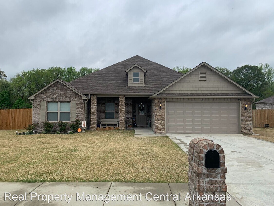 Primary Photo - 3 br, 2 bath House - 21 N Stonehenge Dr.