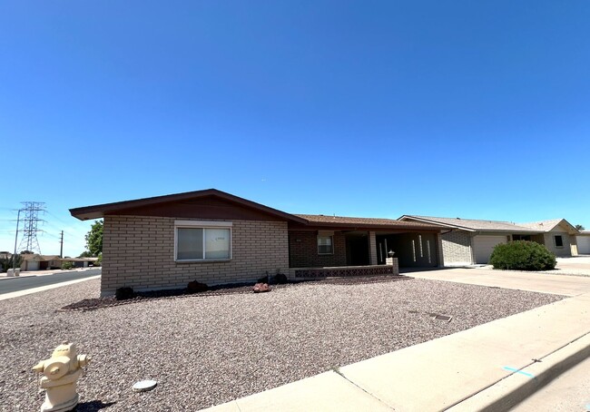 Building Photo - 2 BEDROOM RENTAL IN SUNLAND VILLAGE **MOVE...