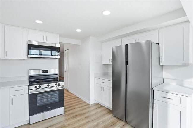 Building Photo - 5095 Bay St NE
