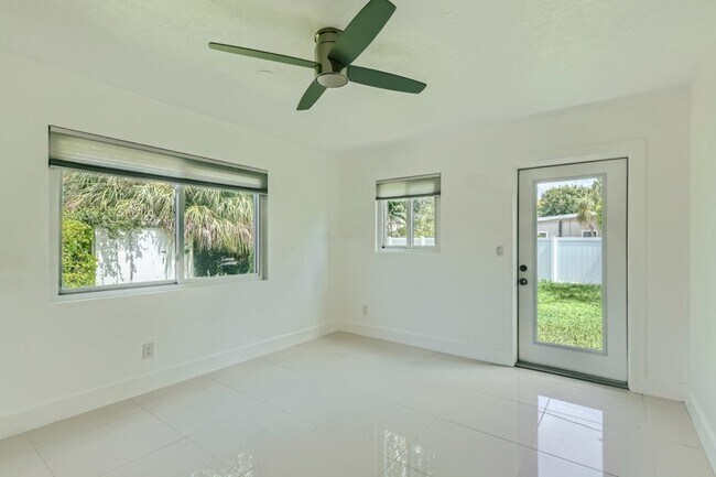 Building Photo - 7217 11th Ave N, St. Petersburg, FL, 33710