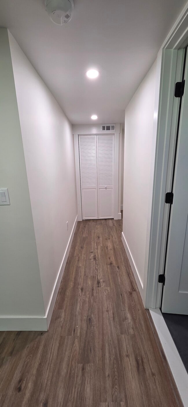 Building Photo - 60 Waterbury Pky
