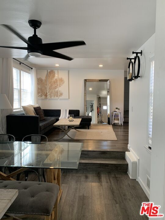 Building Photo - 1835 S Beverly Glen Blvd