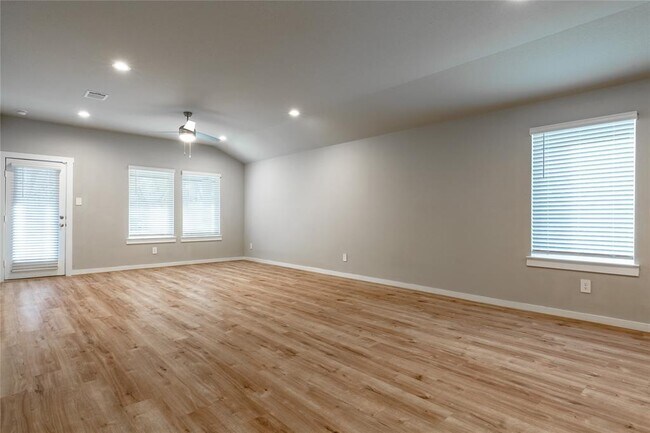 Foto del edificio - 7730 Rainham Valley Ln