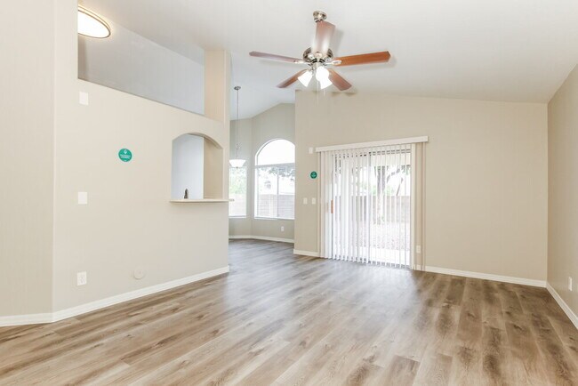 Foto del edificio - 8413 W Bluefield Ave