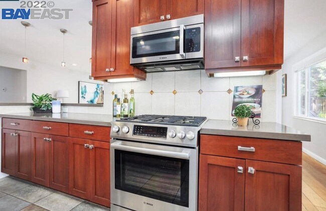 Building Photo - 2834 San Carlos Dr