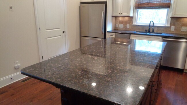 Foto del edificio - Craftsman 5 Bed /3 bath Home- Heart of Eli...