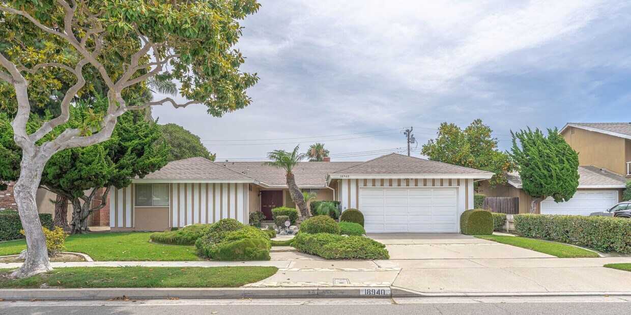 Primary Photo - Welcome home to Fountain Valley! Spacious ...