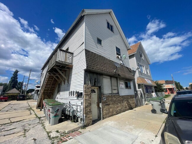 Building Photo - 1712 W Forest Home Ave