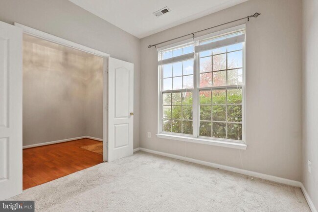Building Photo - 13125 Park Crescent Cir
