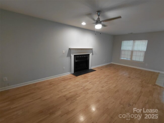 Foto del edificio - 5043 Wheat Dr SW