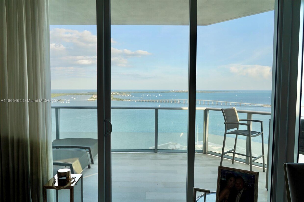 Primary Photo - 1300 Brickell Bay Dr