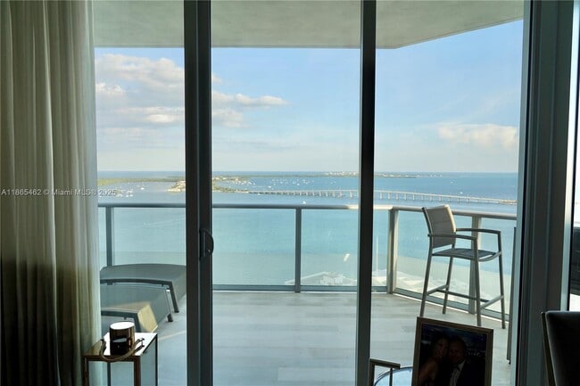 Foto del edificio - 1300 Brickell Bay Dr