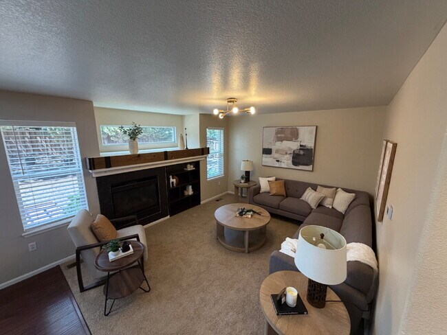 Foto del edificio - "4-Bedroom Home with 2.5 Baths in Picturesque Highlands Ranch! - Large private back yard!"
