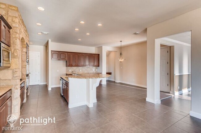 Foto del edificio - 5 br, 3 bath House - 340 Aspen Dr UNIT