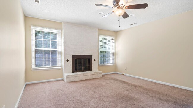 Building Photo - Foxcroft at Hunters Ridge