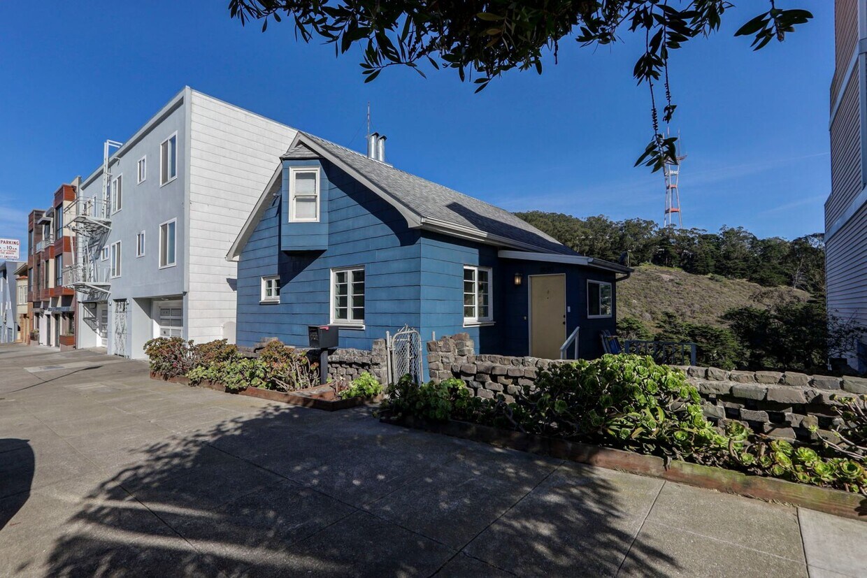 Primary Photo - 2 Bedroom / 1 Bathroom Inner Sunset home w...