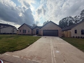 Building Photo - 20007 Venetto St