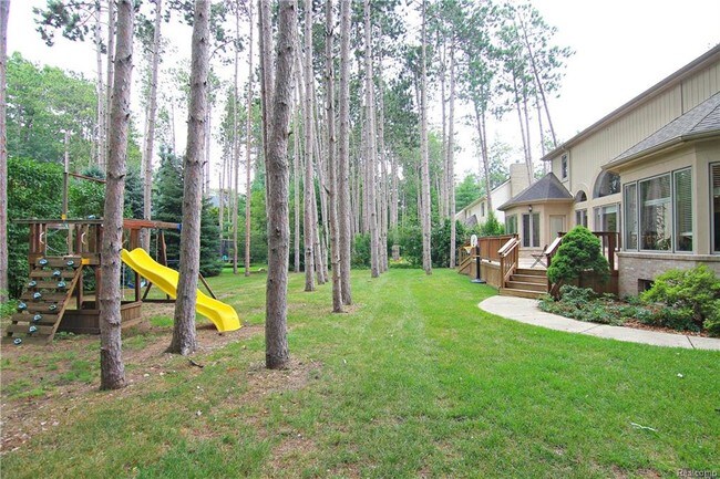 Foto del edificio - 8480 Pine Cove Dr